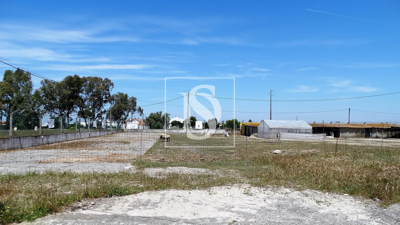 Terreno para Venda em Sarilhos Grandes Foto 1