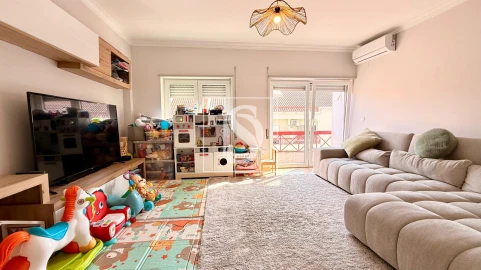 Apartamento T3 para Venda em Baixa da Banheira e Vale da Amoreira