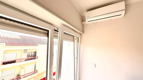 Apartamento T3 para Venda em Baixa da Banheira e Vale da Amoreira