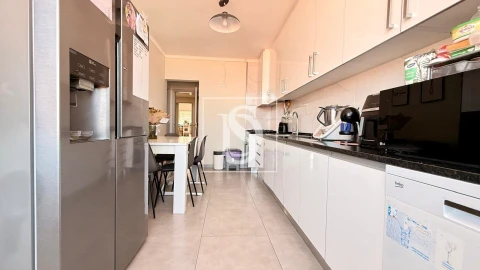 Apartamento T3 para Venda em Baixa da Banheira e Vale da Amoreira