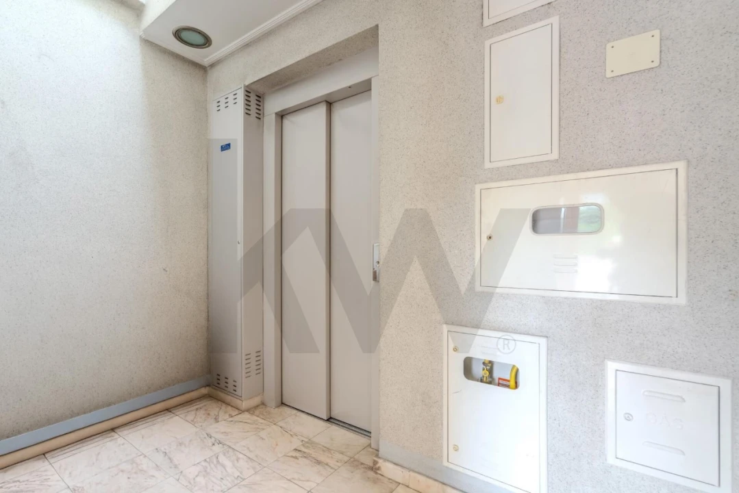 Apartamento T4 para Venda em Ramada e Caneças Foto 44