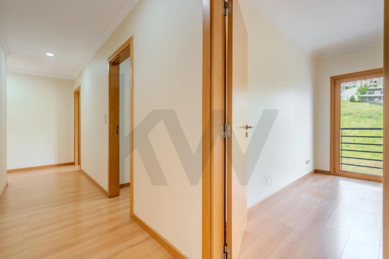 Apartamento T4 para Venda em Ramada e Caneças Foto 32