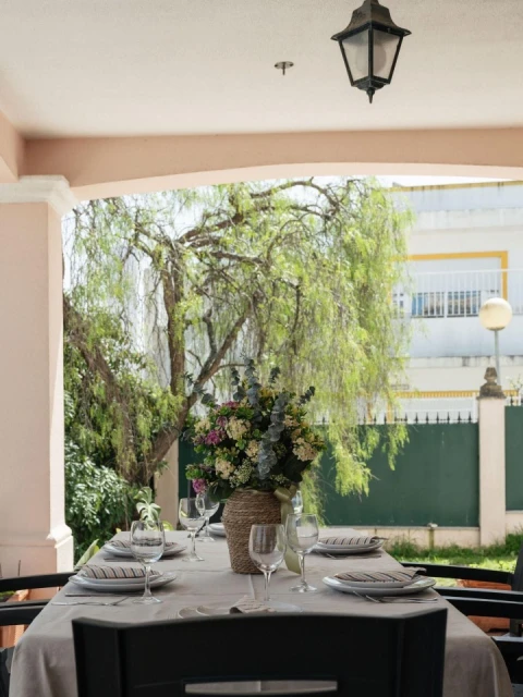 Moradia T5 para Venda em Laranjeiro e Feijó