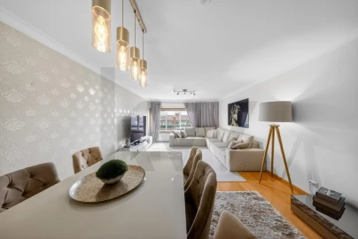 Apartamento T3 para Venda em Carnaxide e Queijas