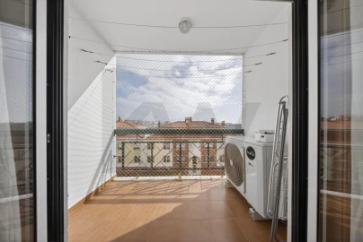 Apartamento T3 para Venda em Carnaxide e Queijas