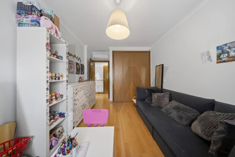Apartamento T3 para Venda em Carnaxide e Queijas Foto 23