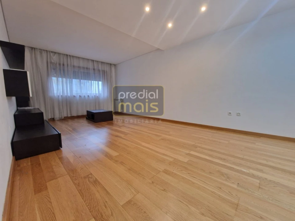 Apartamento T2 para Venda em Vila Nova de Famalicão e Calendário Foto 3