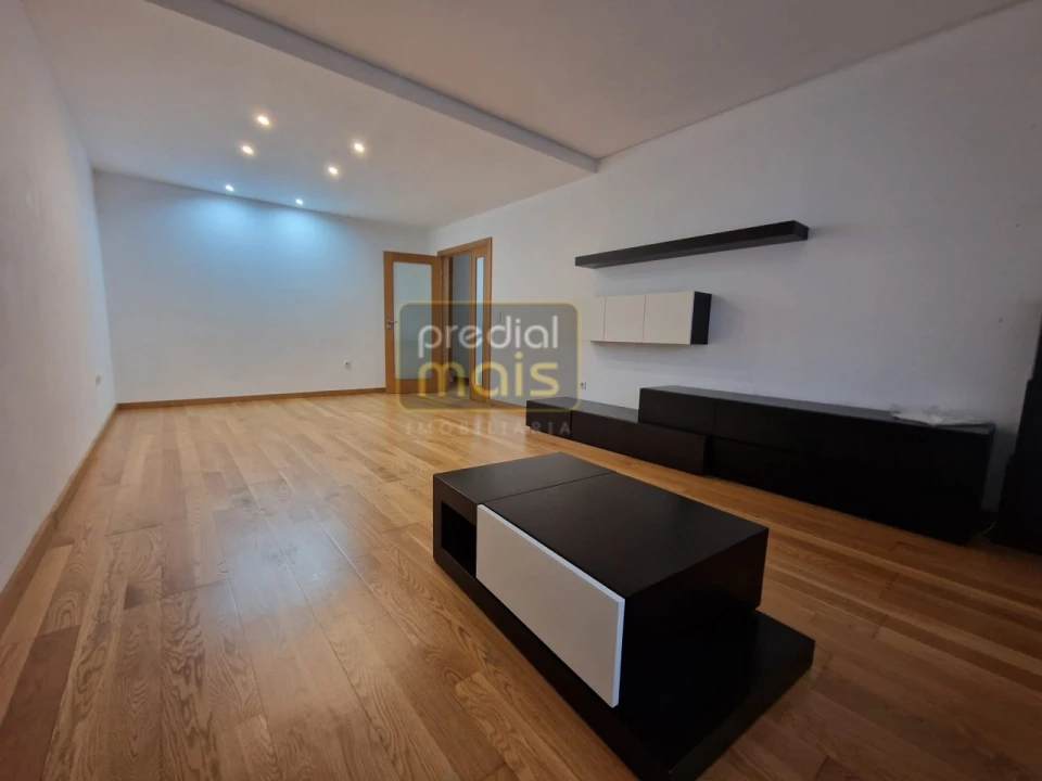 Apartamento T2 para Venda em Vila Nova de Famalicão e Calendário Foto 2