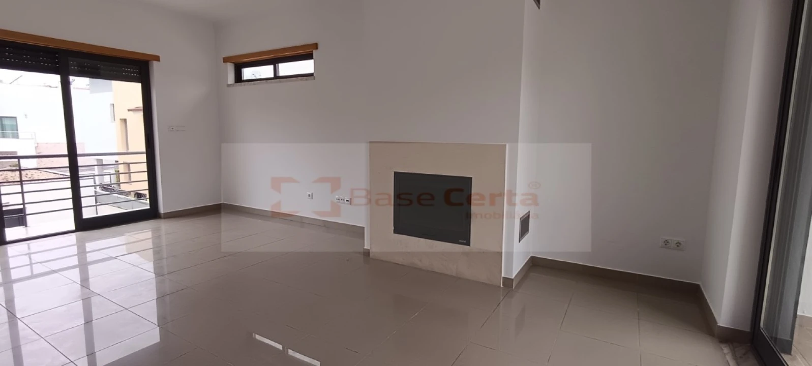 Moradia T5 para Venda em Laranjeiro e Feijó Foto 4