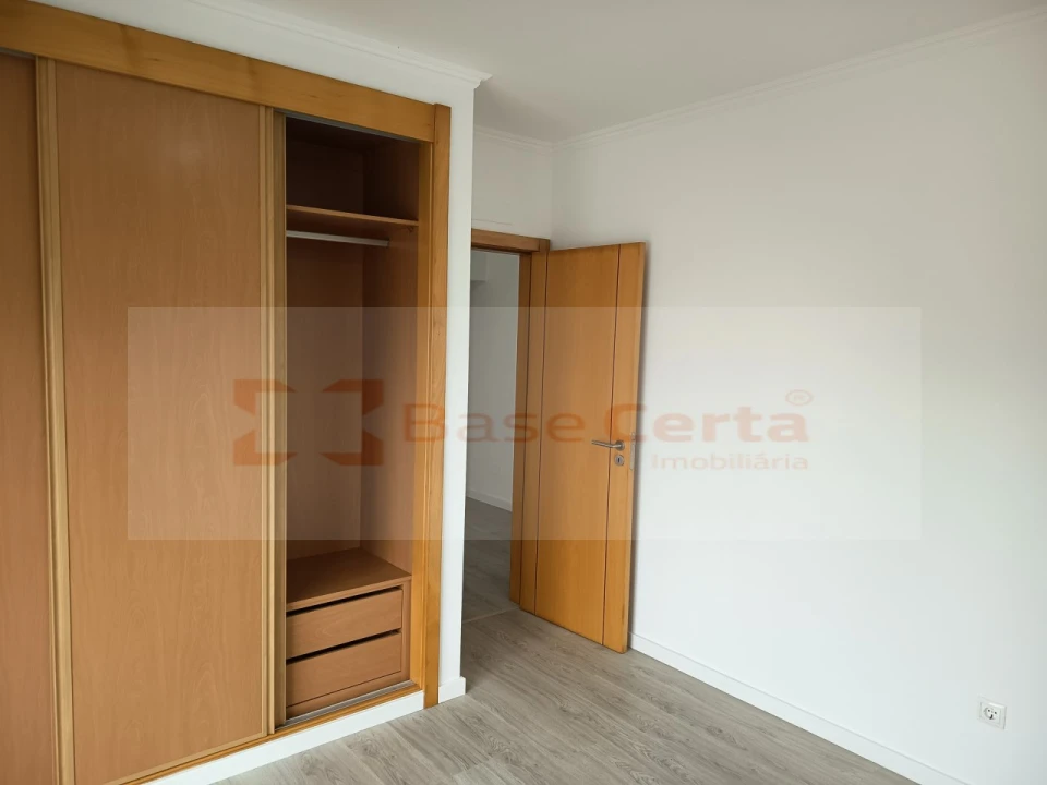 Moradia T5 para Venda em Laranjeiro e Feijó Foto 8