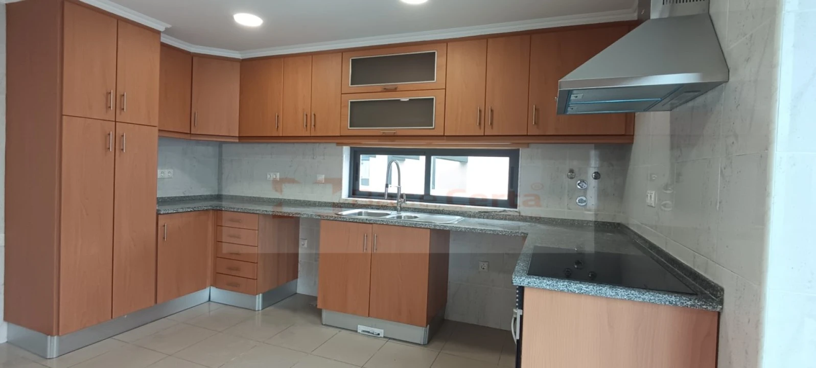 Moradia T5 para Venda em Laranjeiro e Feijó Foto 1