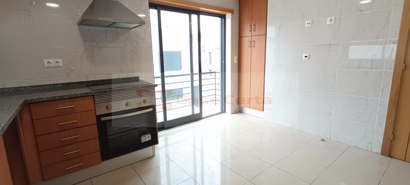 Moradia T5 para Venda em Laranjeiro e Feijó Foto 10
