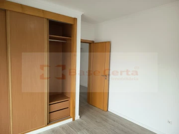 Moradia T5 para Venda em Laranjeiro e Feijó