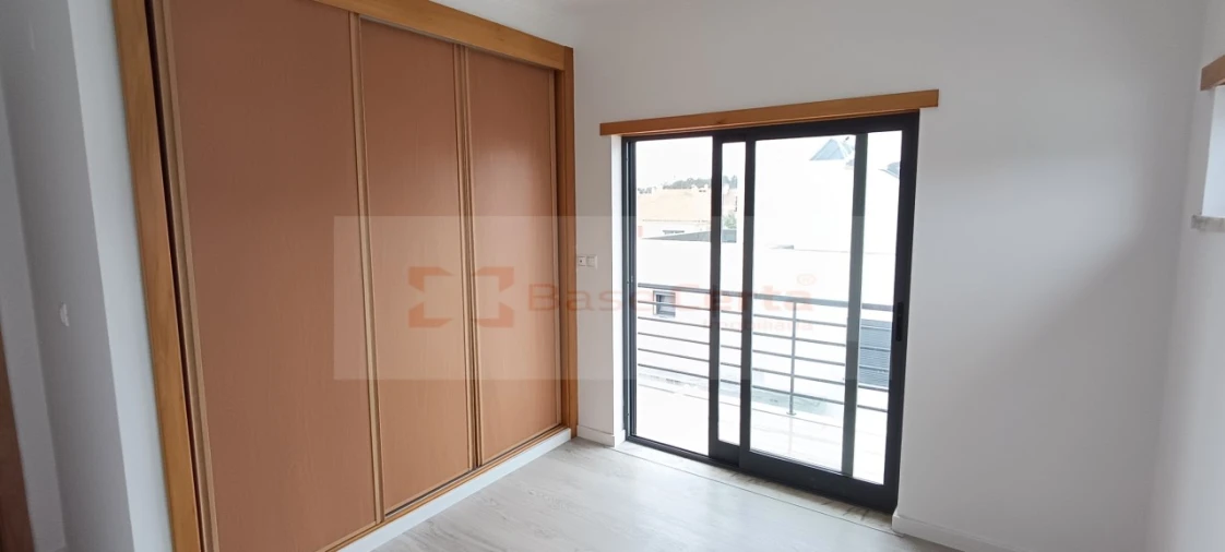 Moradia T5 para Venda em Laranjeiro e Feijó Foto 7