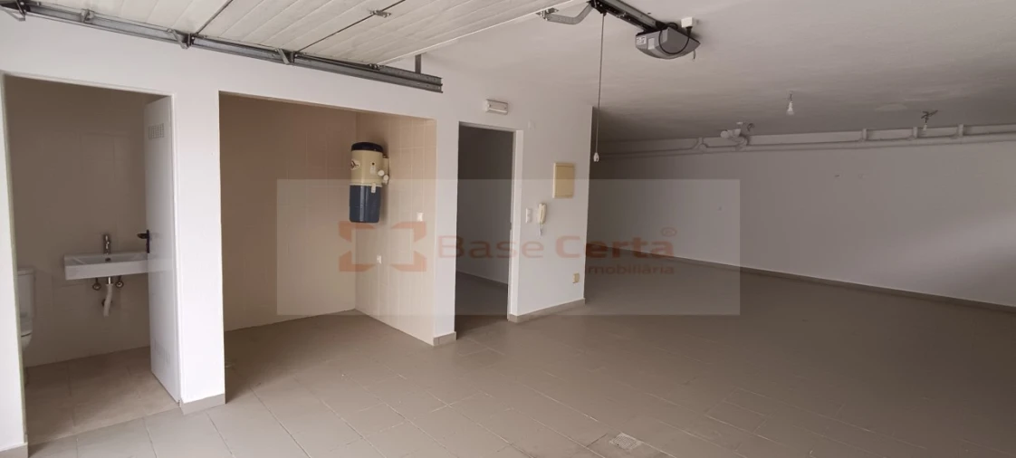 Moradia T5 para Venda em Laranjeiro e Feijó Foto 9