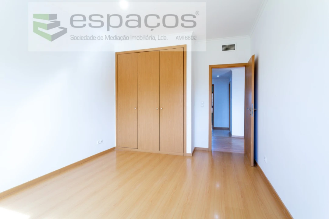 Apartamento T2 para Venda em Santa Iria de Azoia, São João da Talha e Bobadela Foto 16