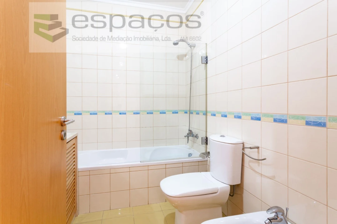 Apartamento T2 para Venda em Santa Iria de Azoia, São João da Talha e Bobadela Foto 17