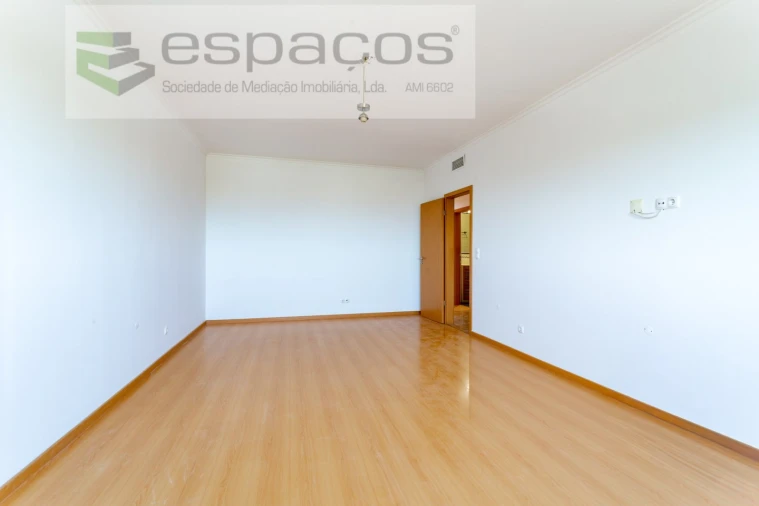 Apartamento T2 para Venda em Santa Iria de Azoia, São João da Talha e Bobadela Foto 6