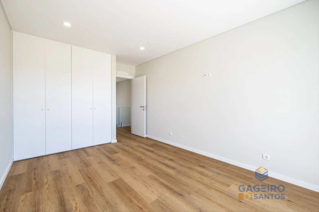 Moradia T4 para Venda em São Martinho do Porto Foto 37