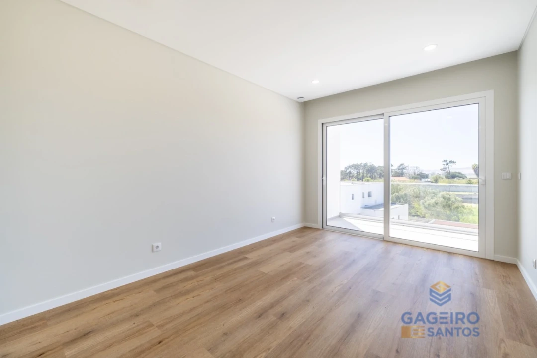 Moradia T4 para Venda em São Martinho do Porto Foto 46