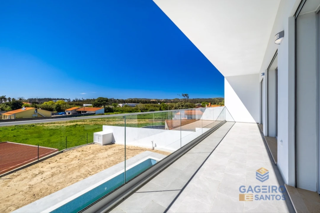 Moradia T4 para Venda em São Martinho do Porto Foto 48