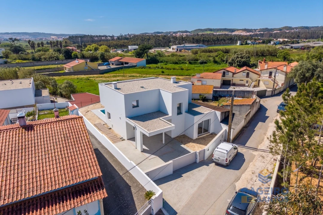 Moradia T4 para Venda em São Martinho do Porto Foto 58