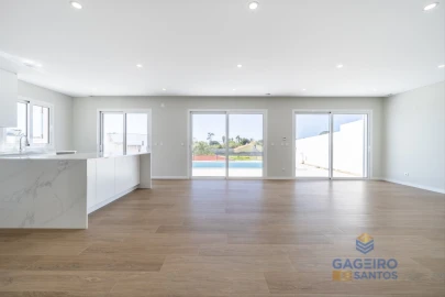 Moradia T4 para Venda em São Martinho do Porto