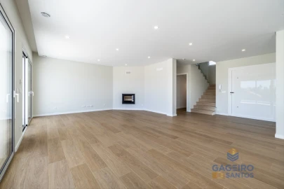 Moradia T4 para Venda em São Martinho do Porto