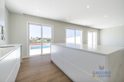 Moradia T4 para Venda em São Martinho do Porto