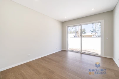 Moradia T4 para Venda em São Martinho do Porto