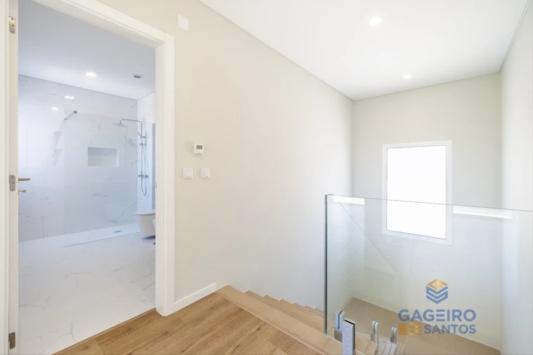 Moradia T4 para Venda em São Martinho do Porto Foto 38