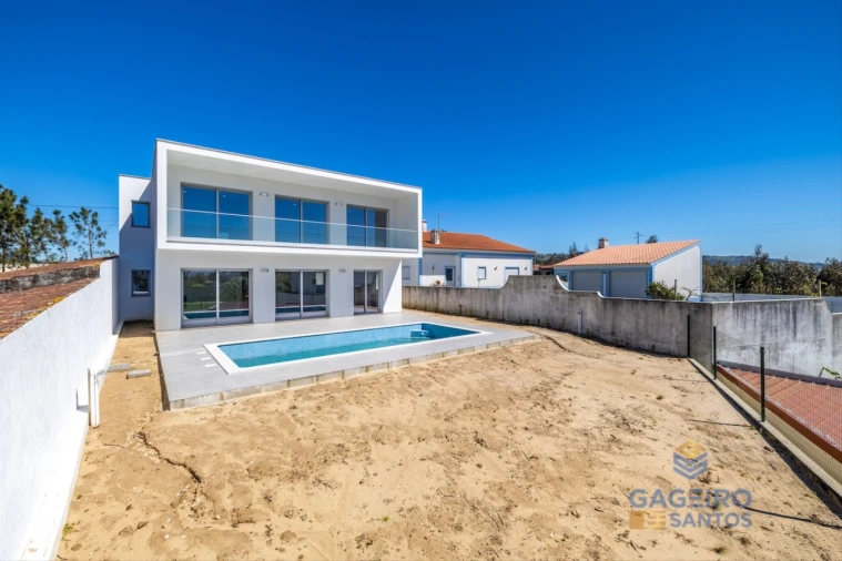 Moradia T4 para Venda em São Martinho do Porto Foto 54