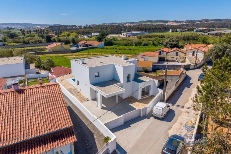 Moradia T4 para Venda em São Martinho do Porto Foto 58