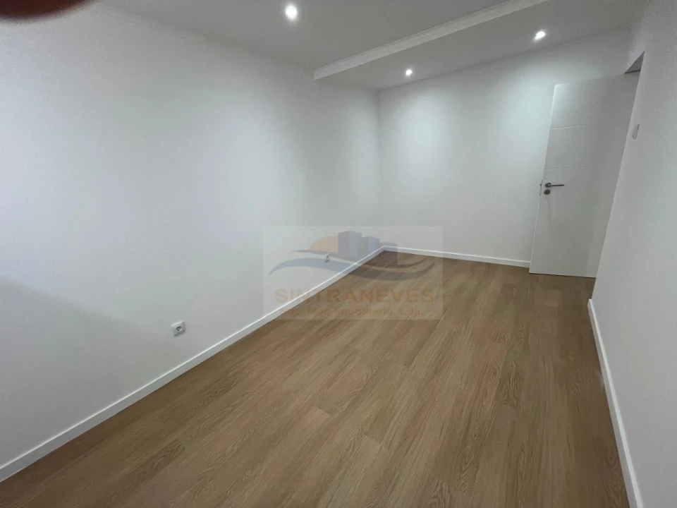 Apartamento T2 para Venda em Venteira Foto 6