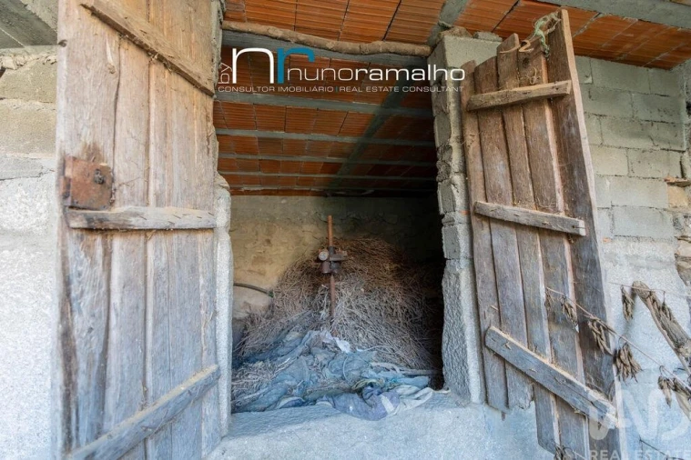 Moradia T3 para Venda em Vascoveiro Foto 16