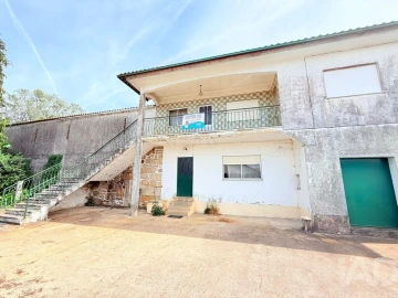 Moradia T3 para Venda em Torre e Vila Mou