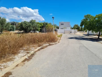 Terreno para Venda em Conceição e Estoi