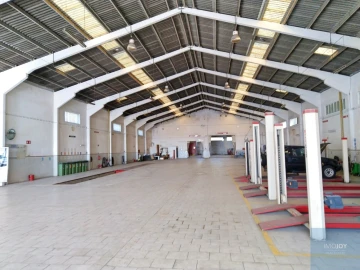 Armazém para Arrendamento em Maceda
