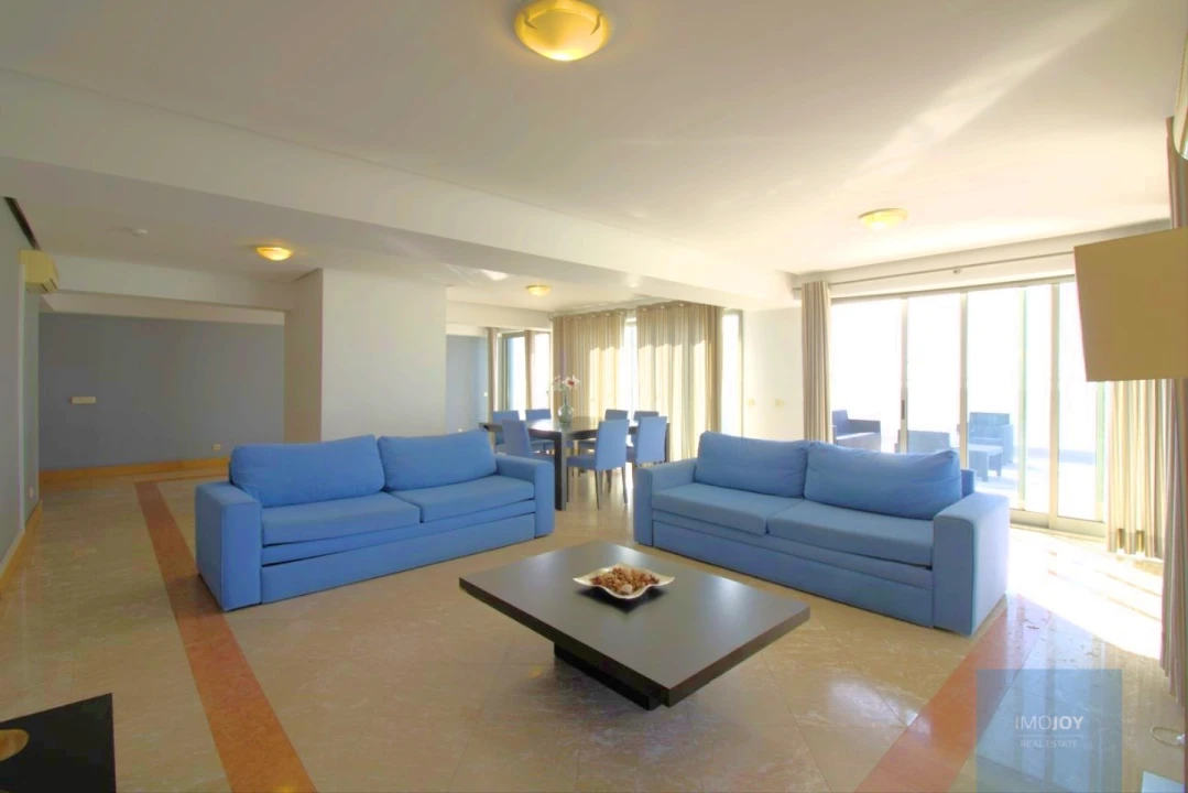 Apartamento T4 para Venda em Portimão Foto 4