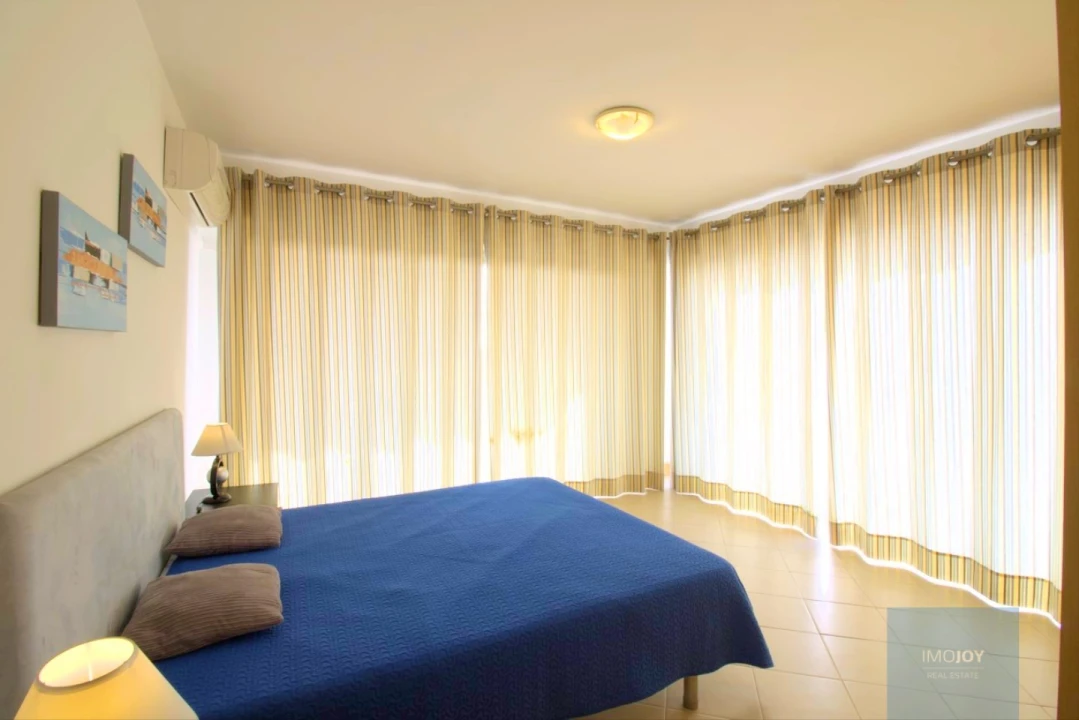 Apartamento T4 para Venda em Portimão Foto 13