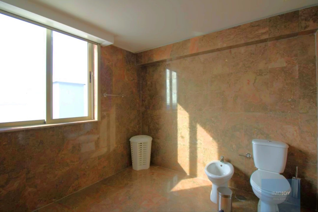 Apartamento T4 para Venda em Portimão Foto 18