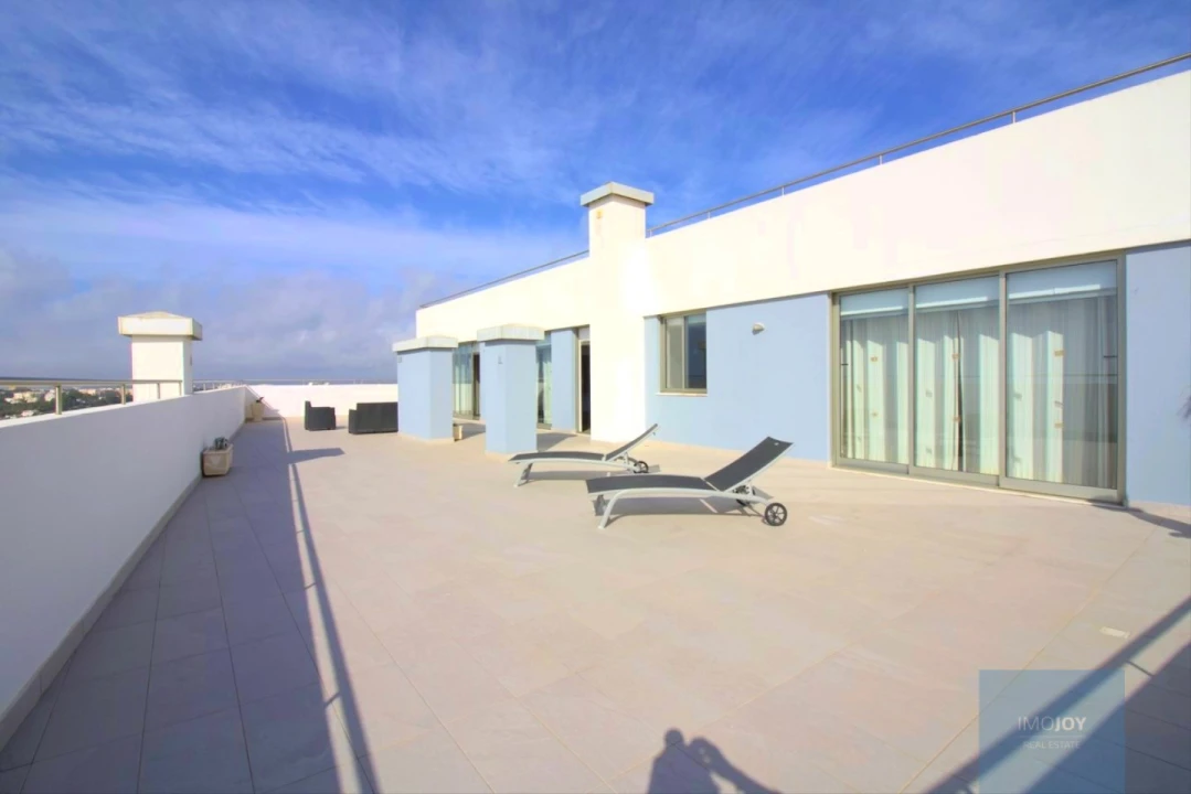 Apartamento T4 para Venda em Portimão Foto 1