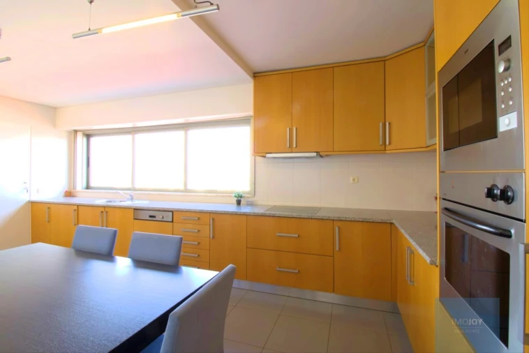 Apartamento T4 para Venda em Portimão Foto 11