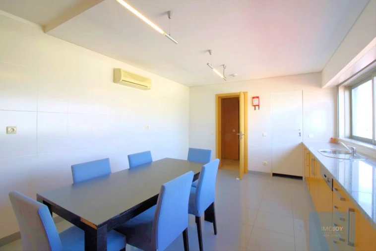 Apartamento T4 para Venda em Portimão Foto 12