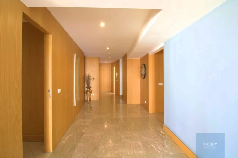 Apartamento T4 para Venda em Portimão Foto 36