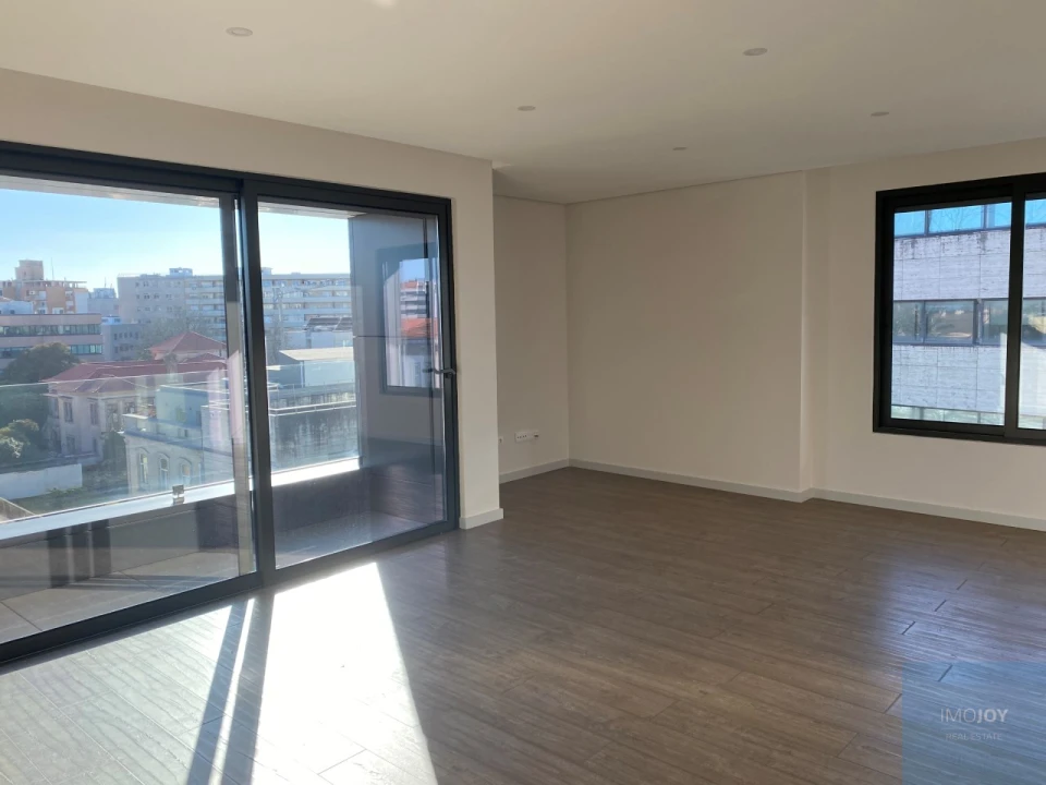 Apartamento T4 para Venda em Cedofeita, Santo Ildefonso, Sé, Miragaia, São Nicolau e Vitória Foto 2