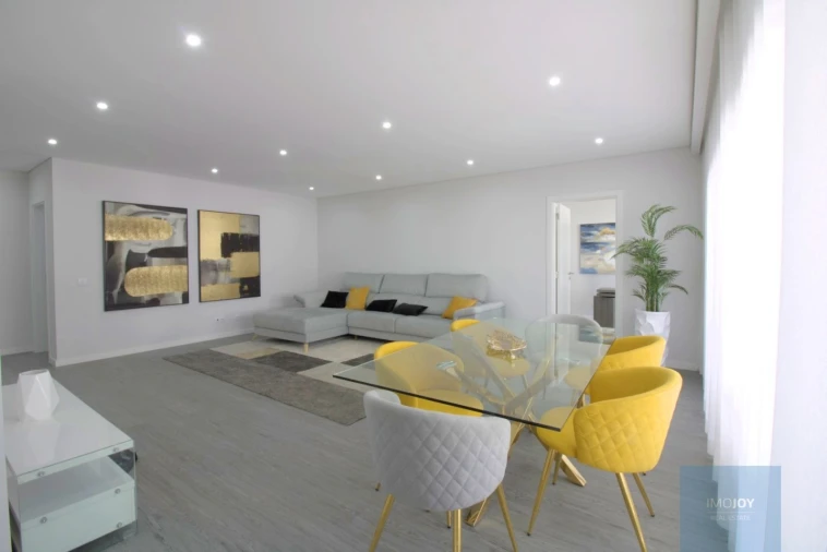 Apartamento T3 para Venda em Quelfes Foto 8
