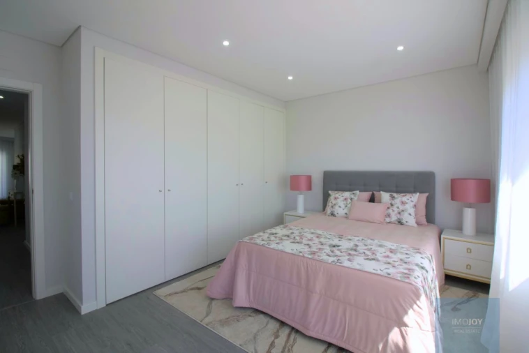 Apartamento T3 para Venda em Quelfes Foto 25