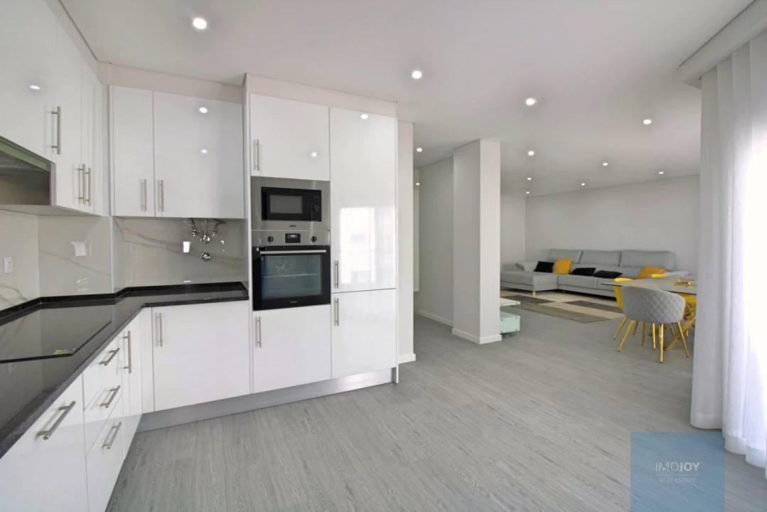 Apartamento T3 para Venda em Quelfes Foto 1