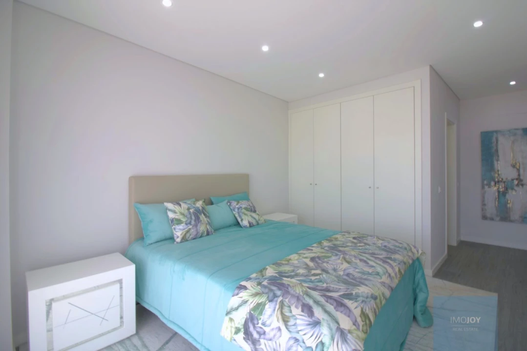 Apartamento T3 para Venda em Quelfes Foto 20